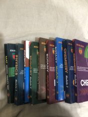 CEE Vibrant entrance books