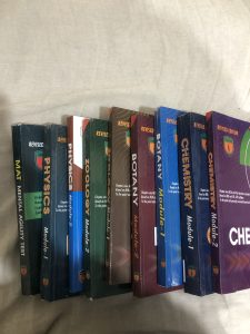 CEE Vibrant entrance books