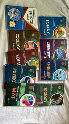 CEE Vibrant entrance books